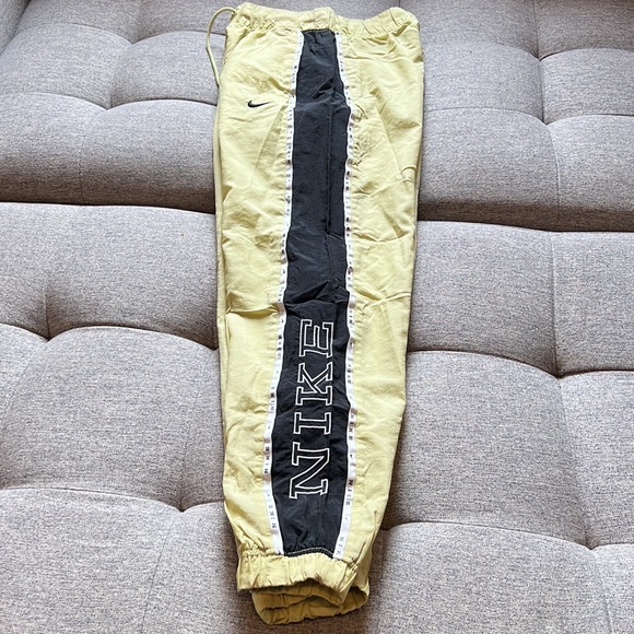 Pantalon style track suit Nike. - Picture 3 of 4